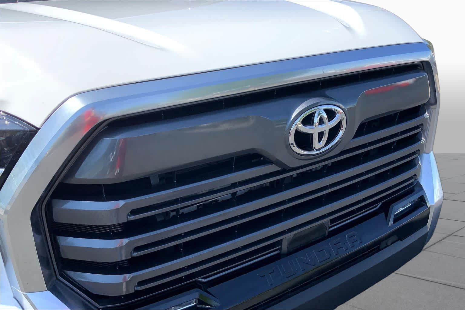 Used 2023 Ice Cap Toyota Limited image 31
