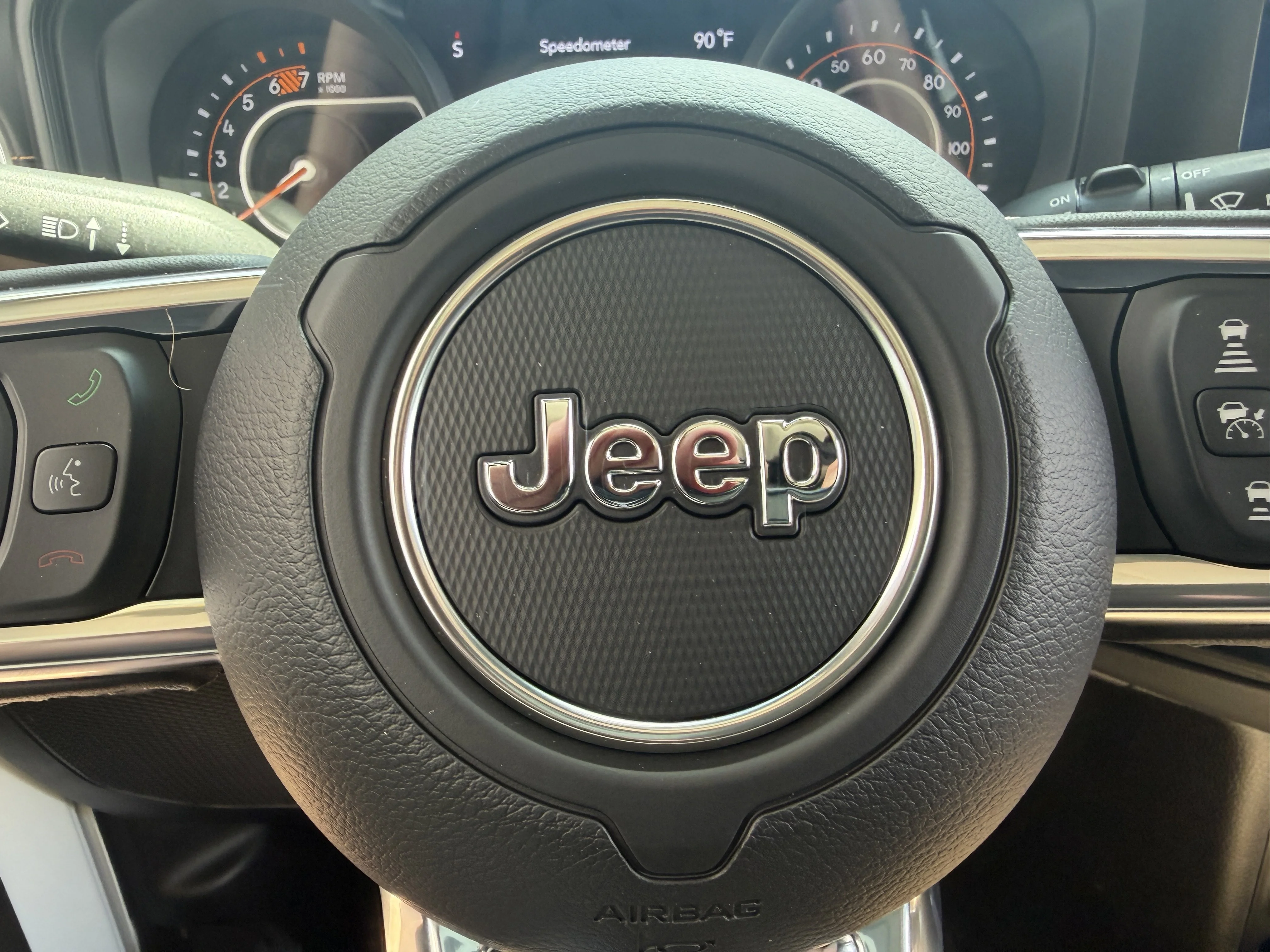 New 2026 Bright White Clear-Coat Exterior Paint Jeep Sahara image 37