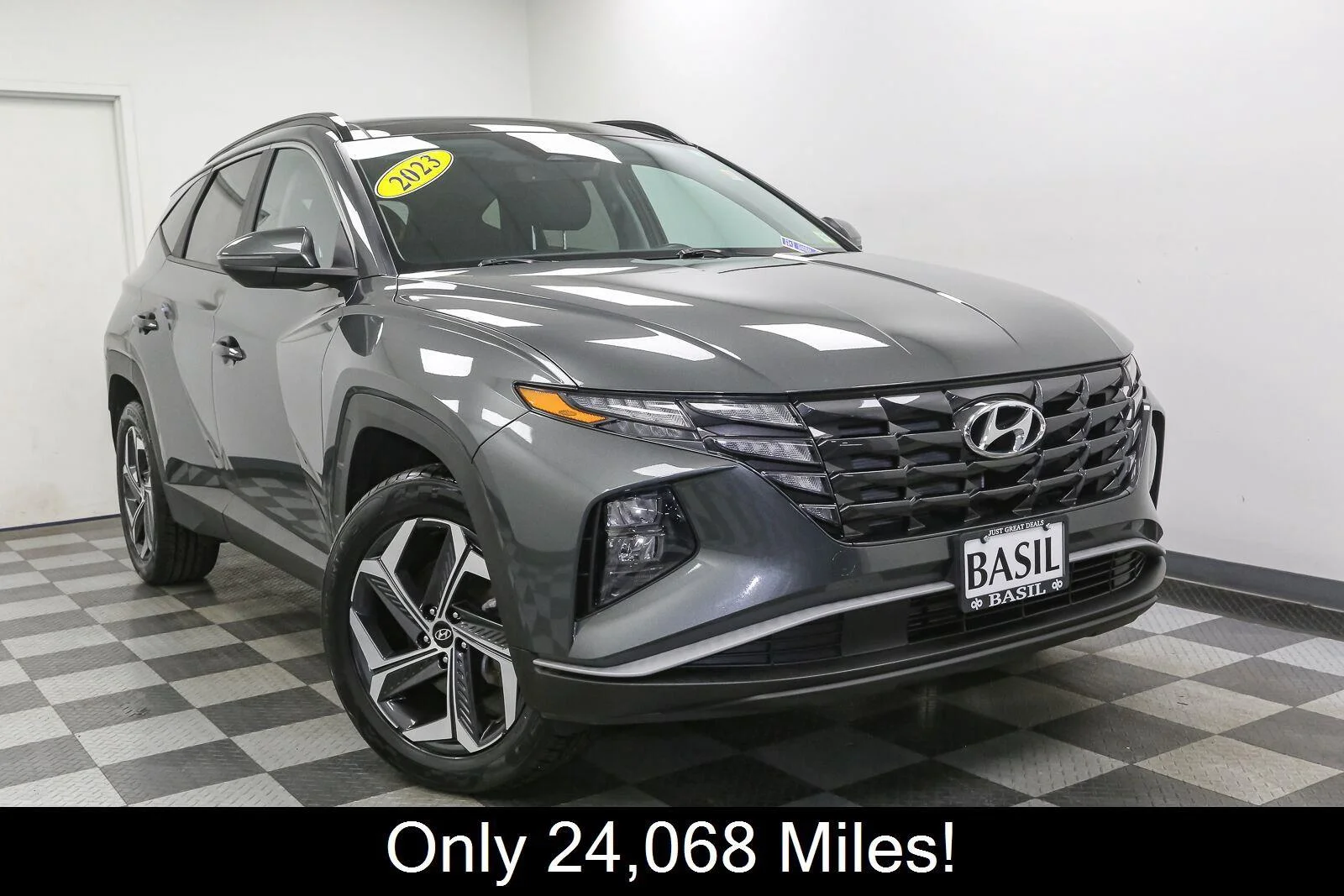 Used 2023 Amazon Gray Hyundai SEL Convenience image 2