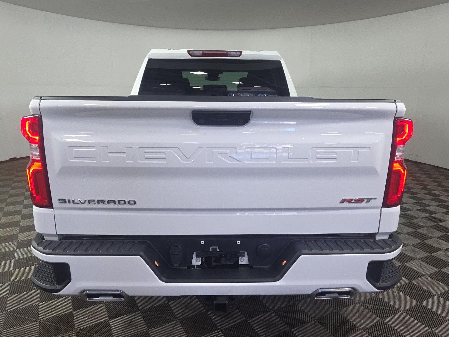 Used 2025 Summit White Chevrolet RST image 6