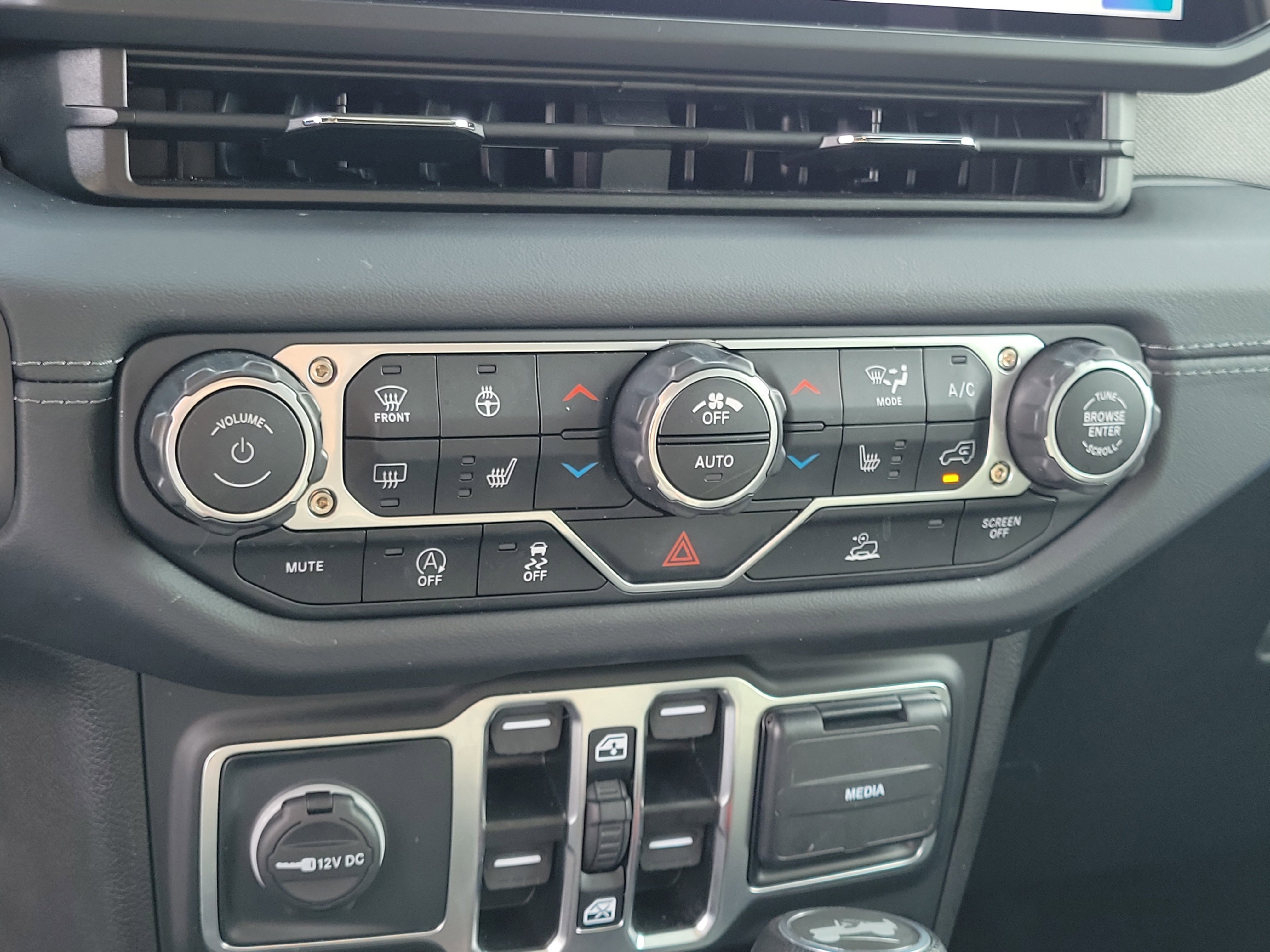 2025 Jeep Wrangler 4-Door Sahara - Photo 27