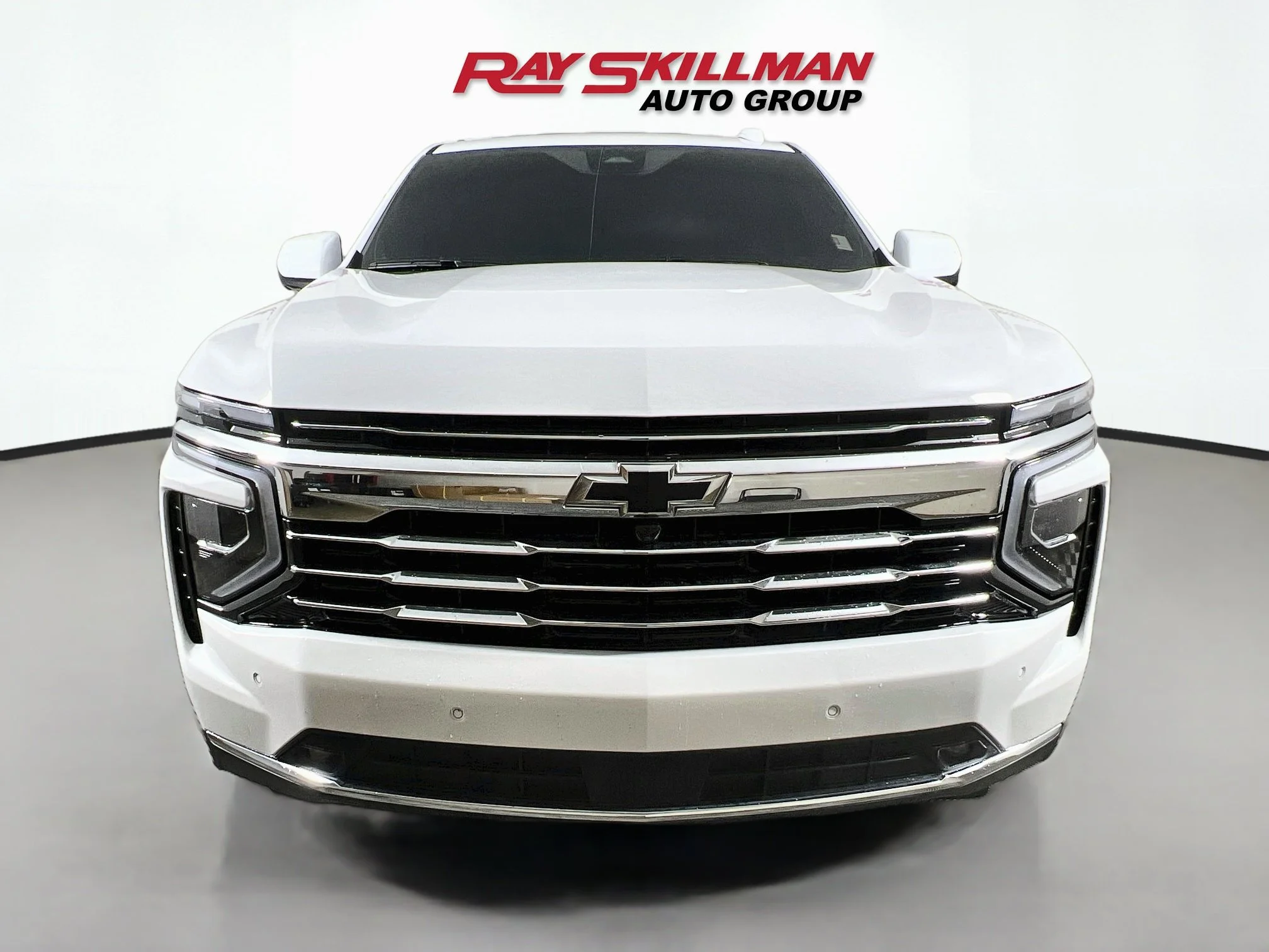 Used 2025 Summit White Chevrolet LT image 2