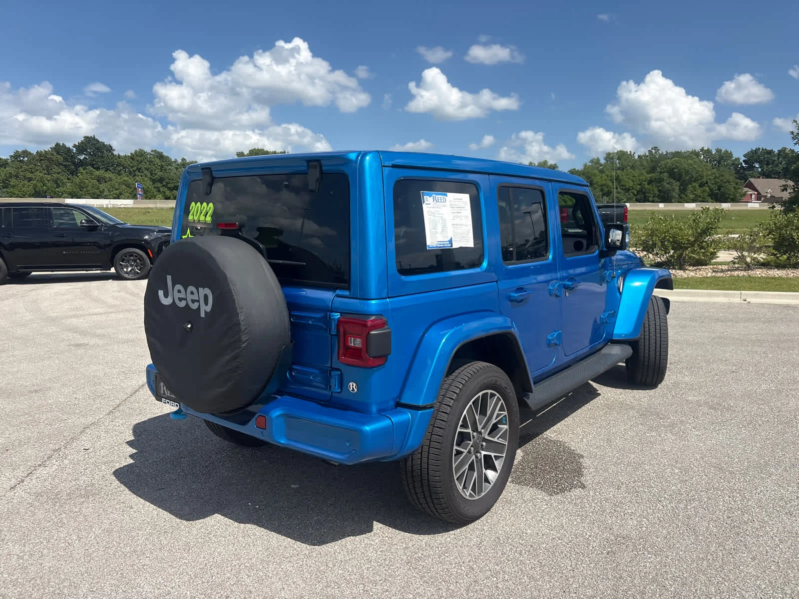 Used 2022 Hydro Blue Pearlcoat Jeep Unlimited Sahara High Altitude image 10