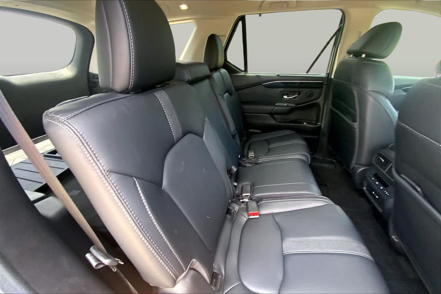 Used 2024 Crystal Black Pearl Honda Touring image 19