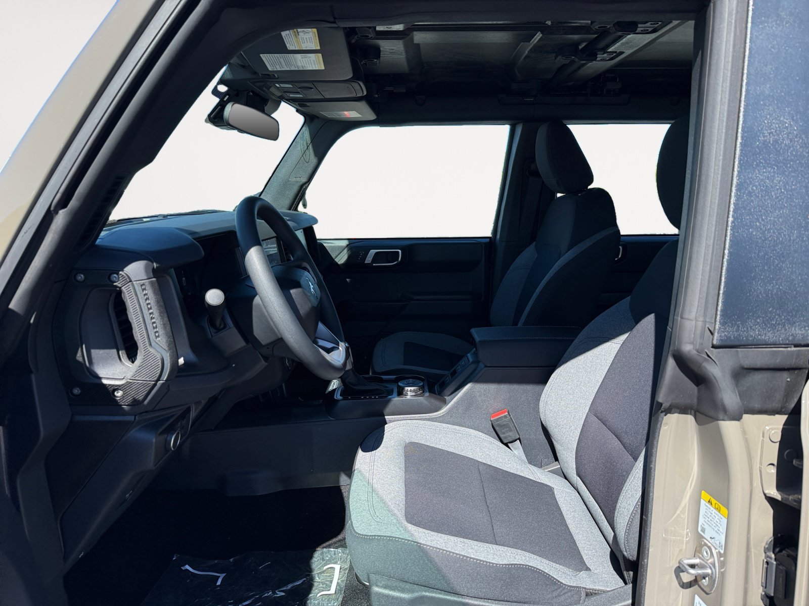2025 Ford Bronco 4-Door Base - Photo 10