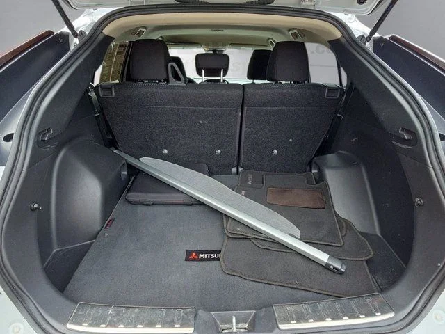 Used 2024  Mitsubishi ES image 23