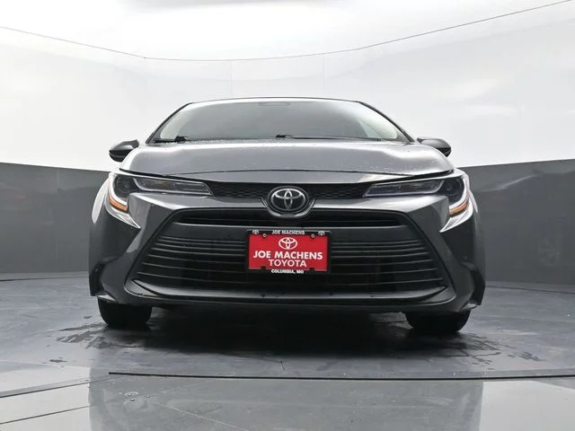 Used 2024  Toyota LE image 32