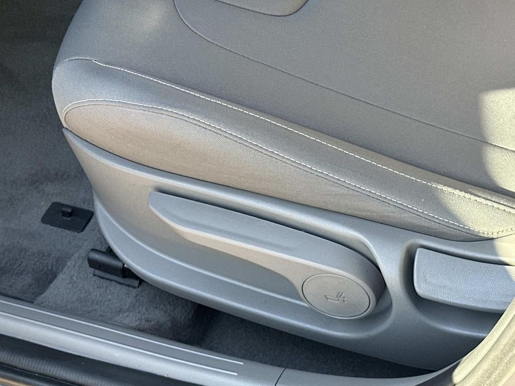 Certified Used 2025  Hyundai Blue image 19