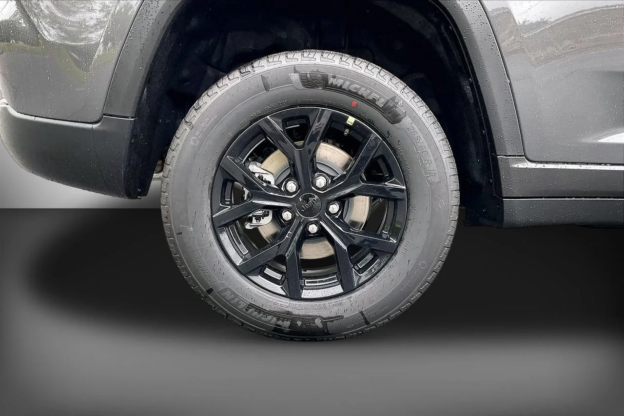 New 2026 Baltic Gray Metallic Clearcoat Jeep Altitude image 33