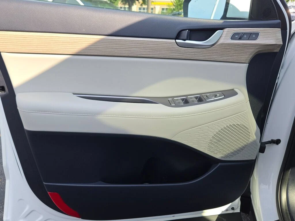 Used 2022 White Hyundai SEL image 17
