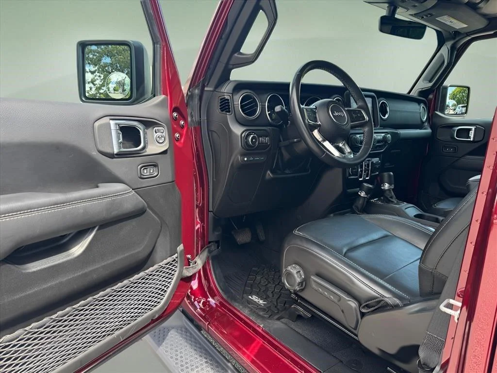 Used 2022 Snazzberry Pearlcoat Jeep Unlimited Sahara image 16