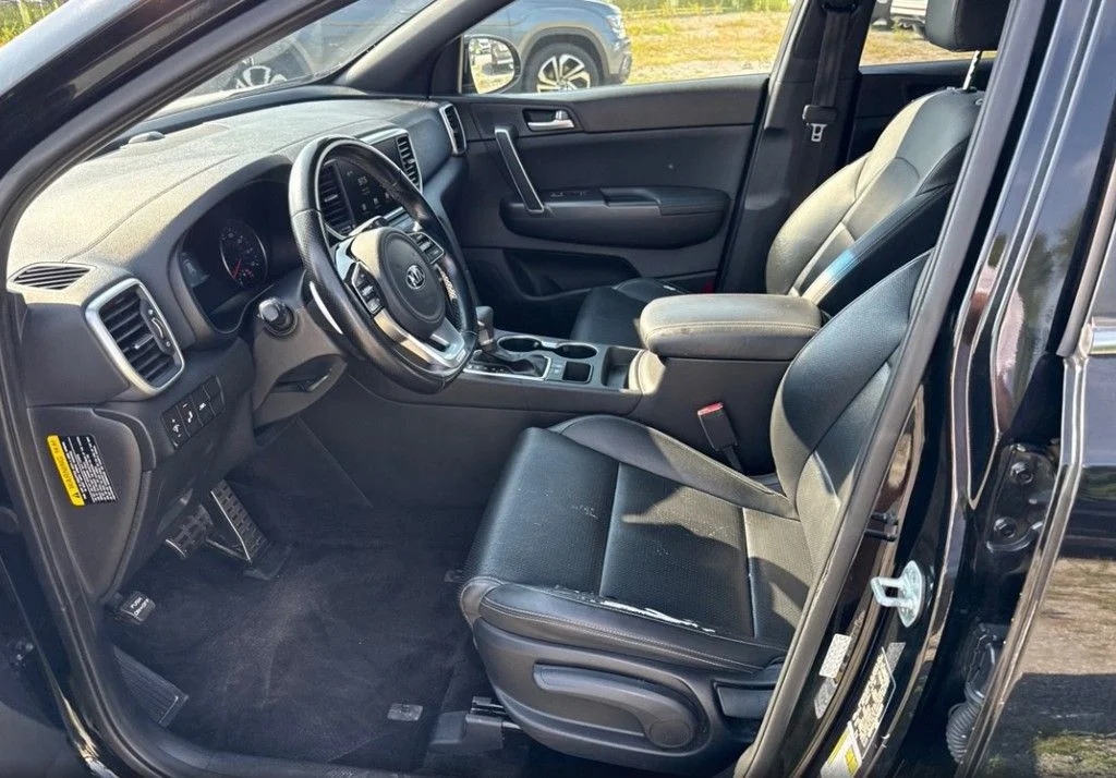 Used 2020 Red Kia S image 6