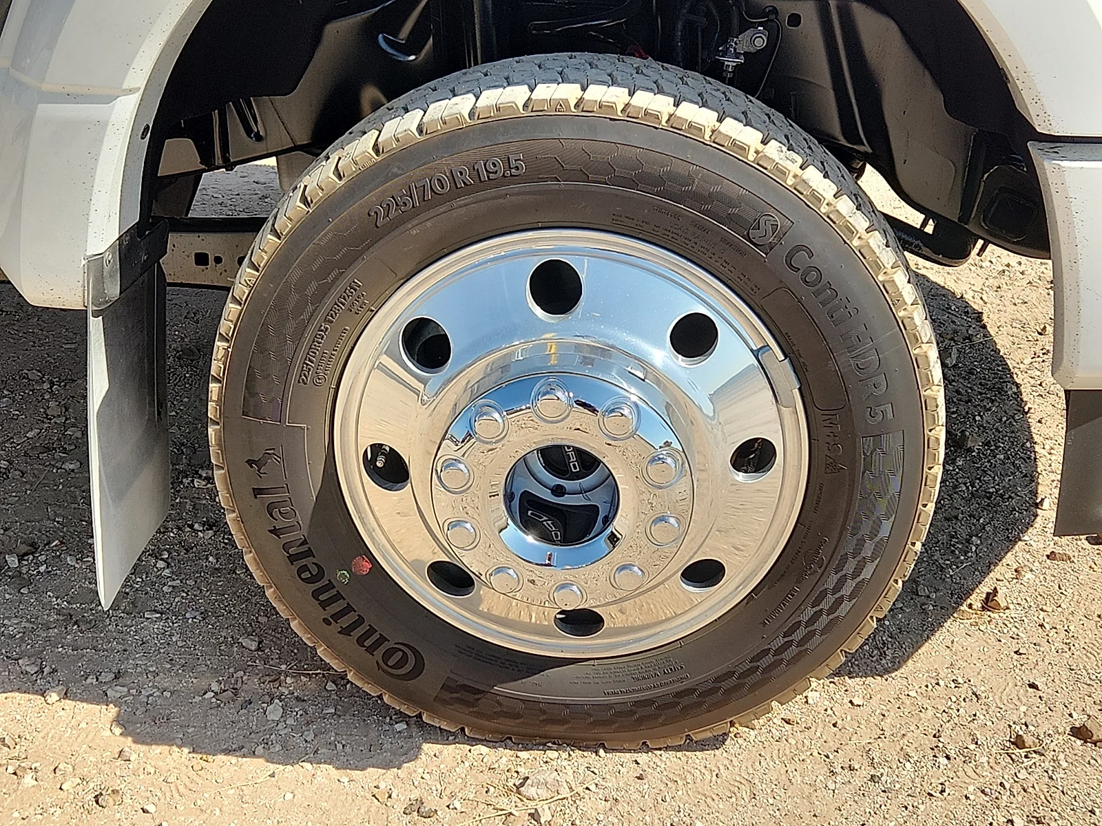New 2027 Oxford White Ford XLT image 9