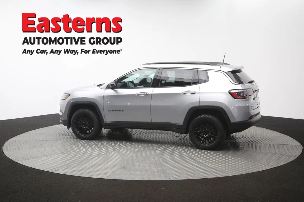 Used 2022 Silver Jeep Latitude image 60