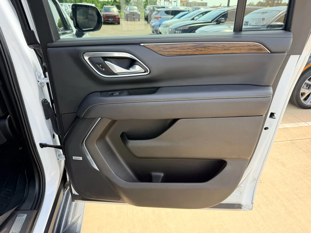Used 2022 Summit White Chevrolet Premier image 24
