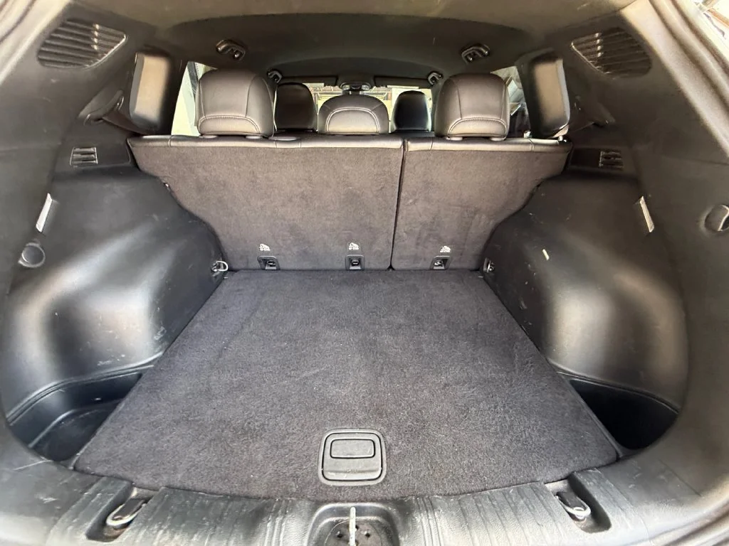 Used 2024 Silver Jeep Limited image 19
