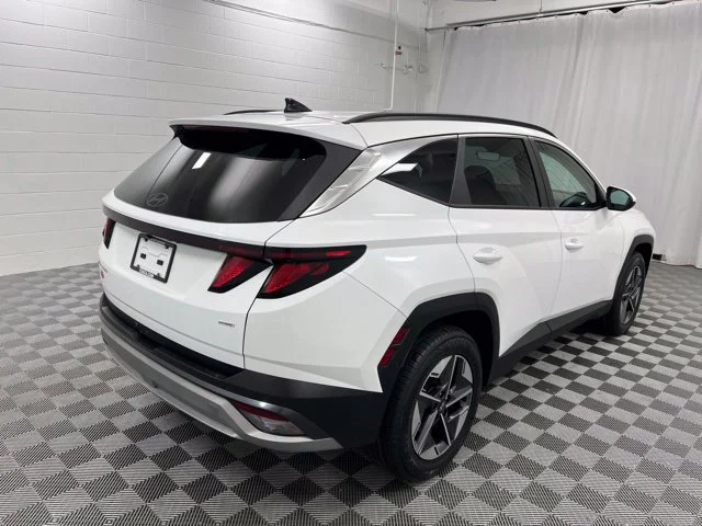Used 2025 White Hyundai SEL image 5