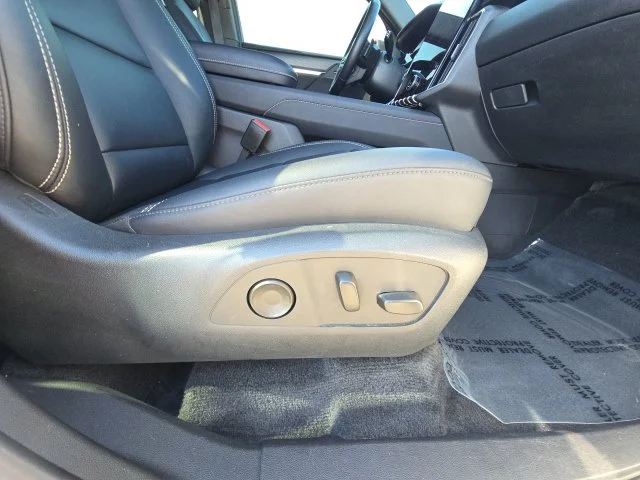 Used 2024 White GMC Elevation image 22