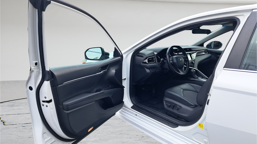 Used 2019 White Toyota SE image 9
