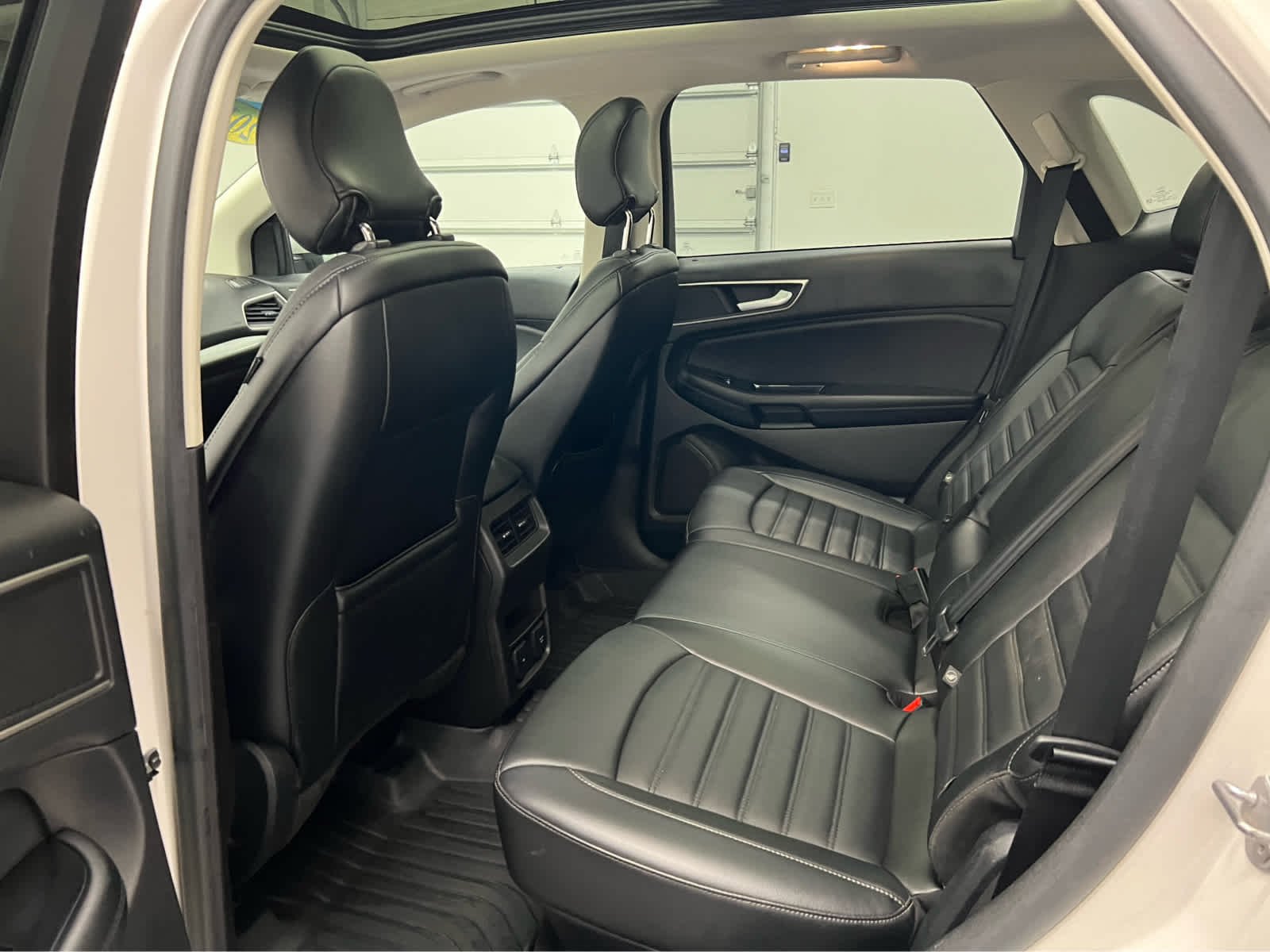 Used 2015 White Platinum Metallic Tri-Coat Ford SEL image 35