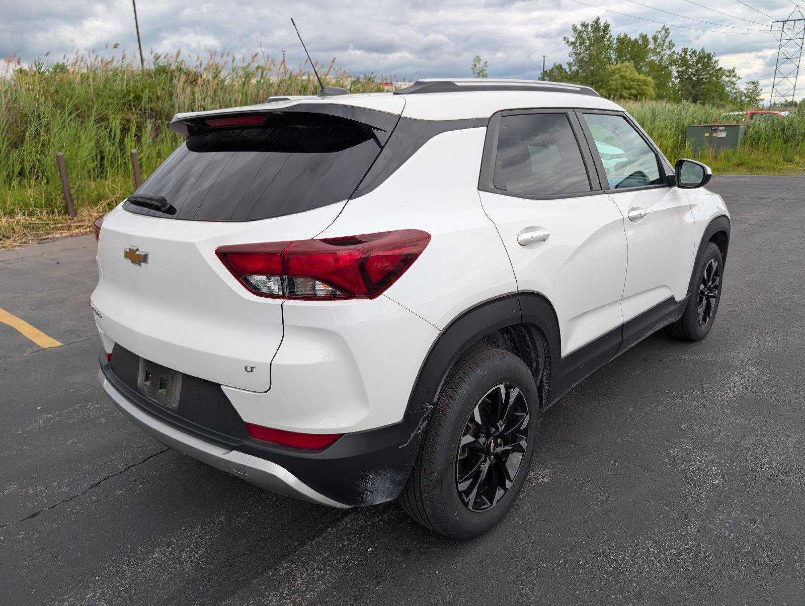 Used 2023 Summit White Chevrolet LT image 7