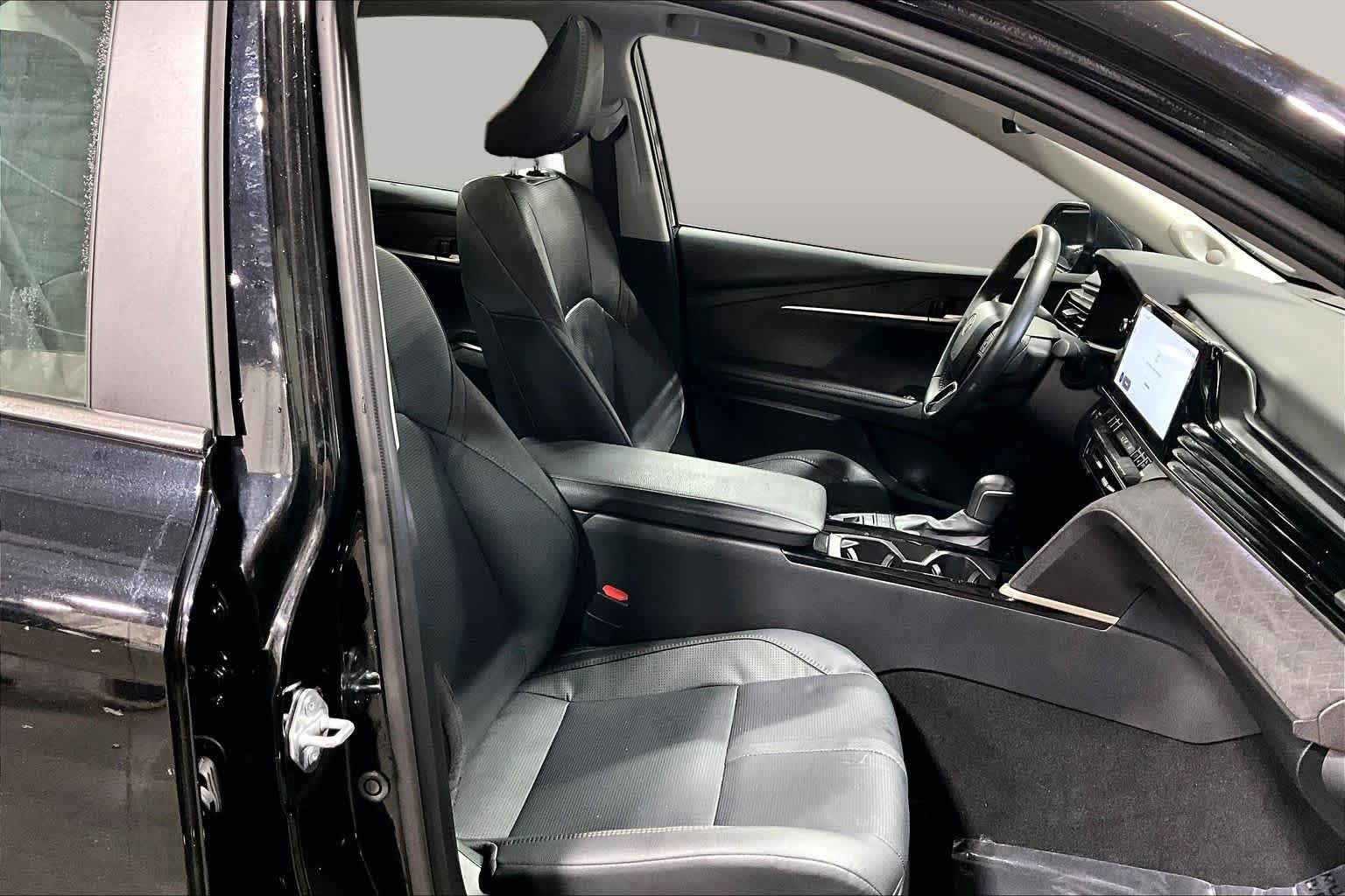 Used 2025 Midnight Black Metallic Toyota XLE image 9