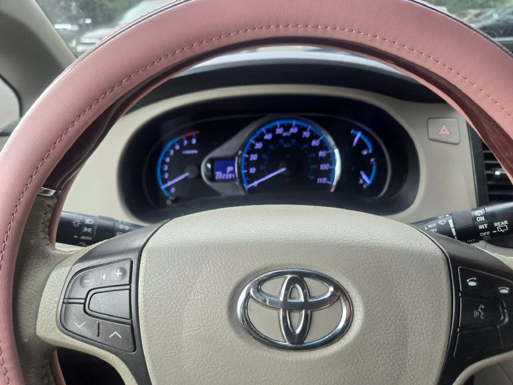 Used 2013 White Toyota Limited image 11