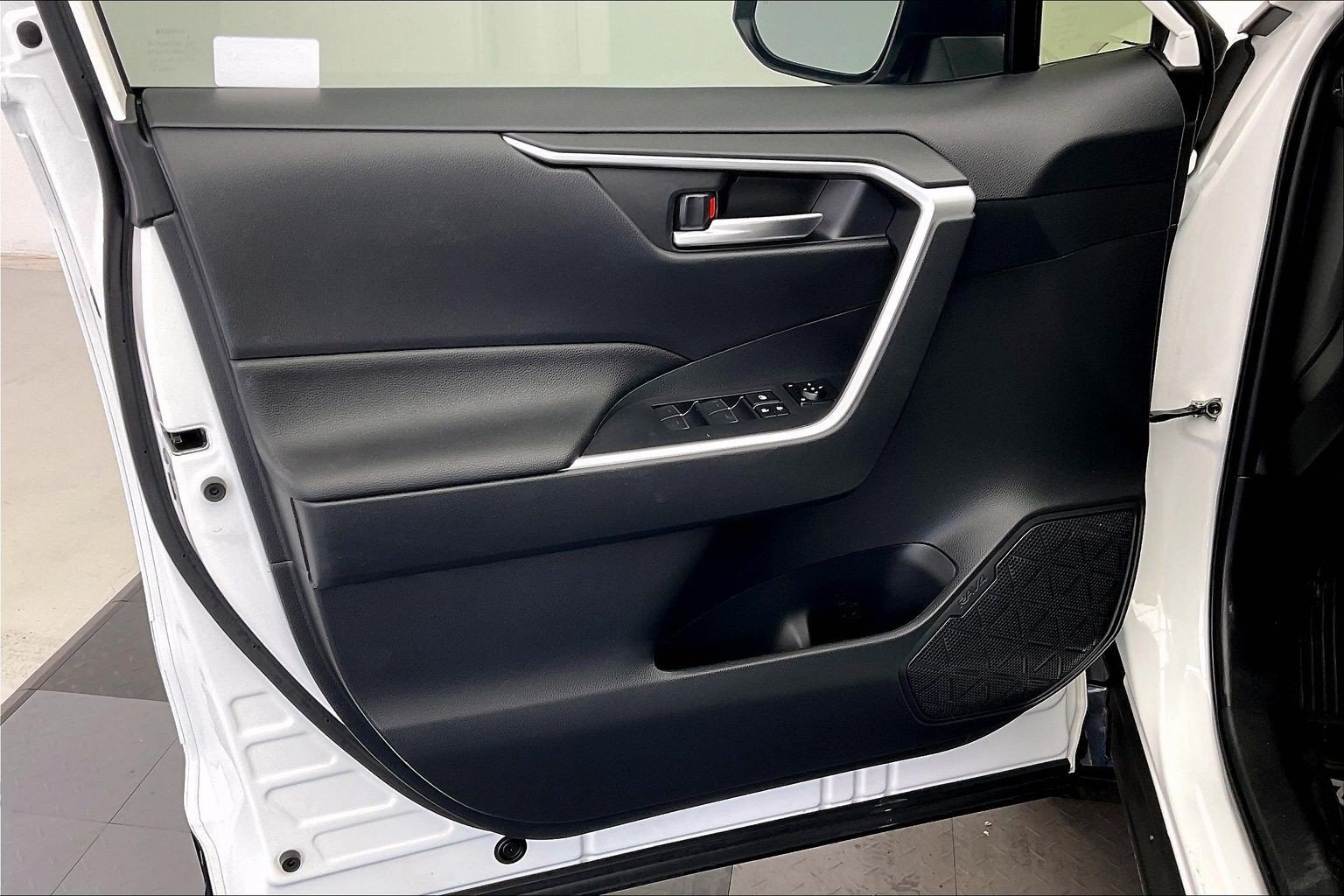 Used 2023 Ice Cap Toyota SE image 26