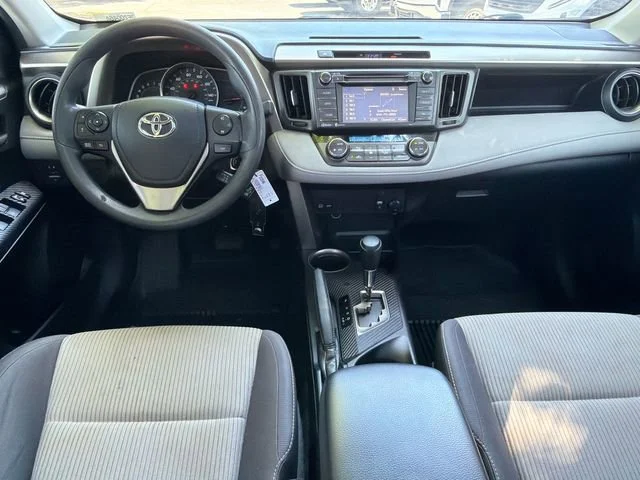 Used 2015 Silver Toyota XLE image 22