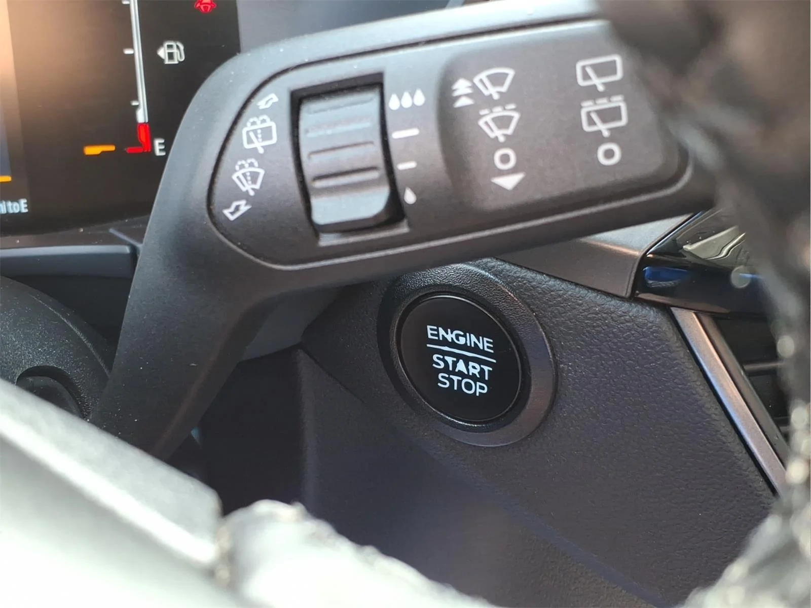 Used 2023 Oxford White Ford Active image 28