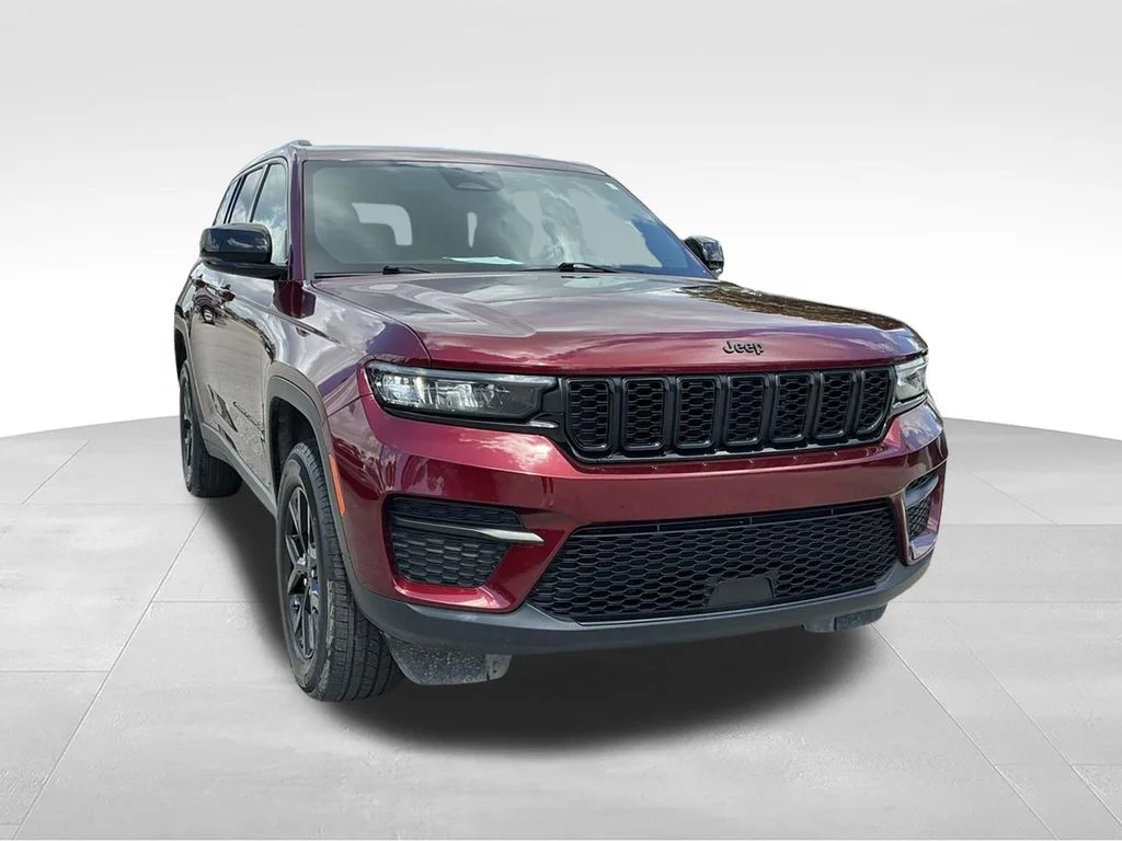 Used 2024 Red Jeep Altitude image 11