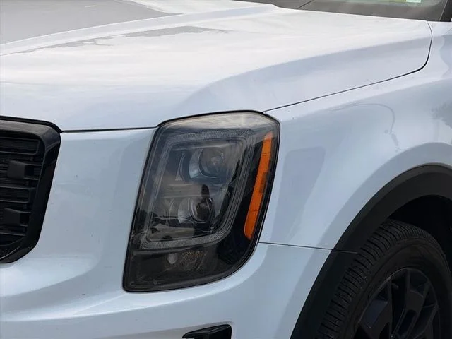Used 2022 White Kia EX image 4