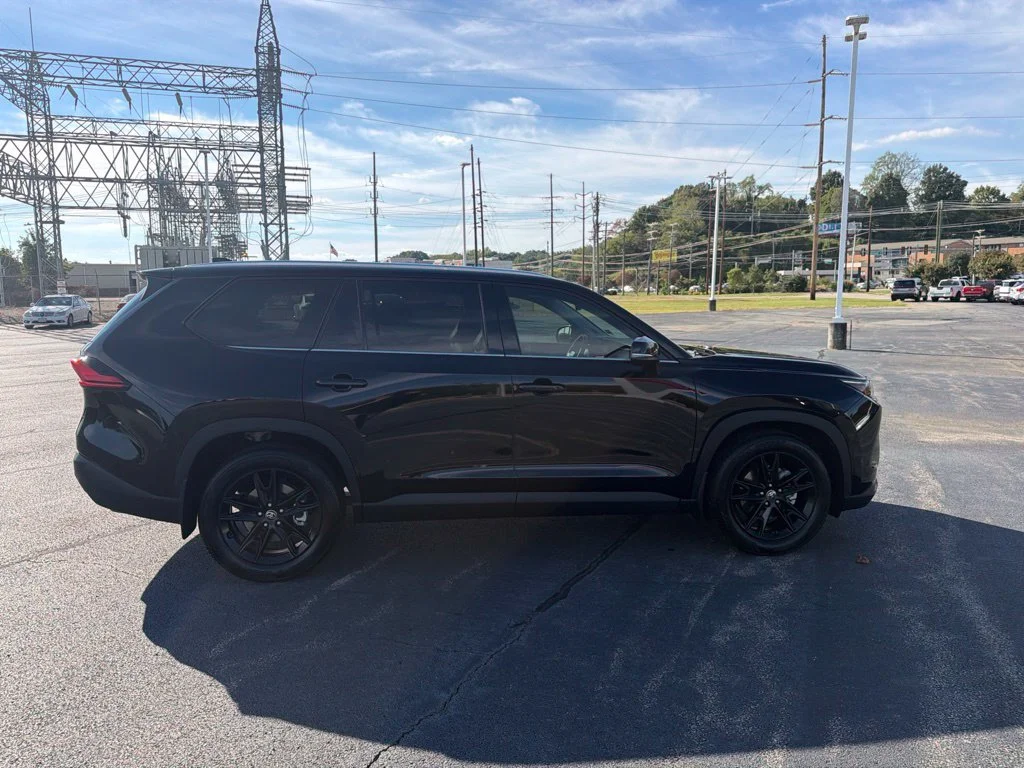 Used 2024 Midnight Black Metal Toyota XLE image 11