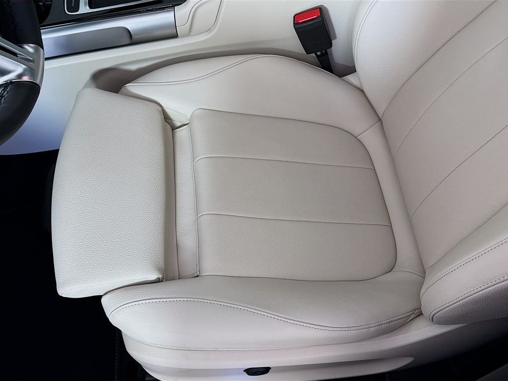 Used 2025 White Mercedes-Benz GLB 250 image 18