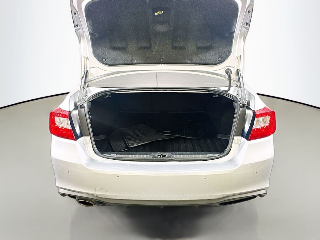 Used 2018 Silver Subaru 2.5i image 27