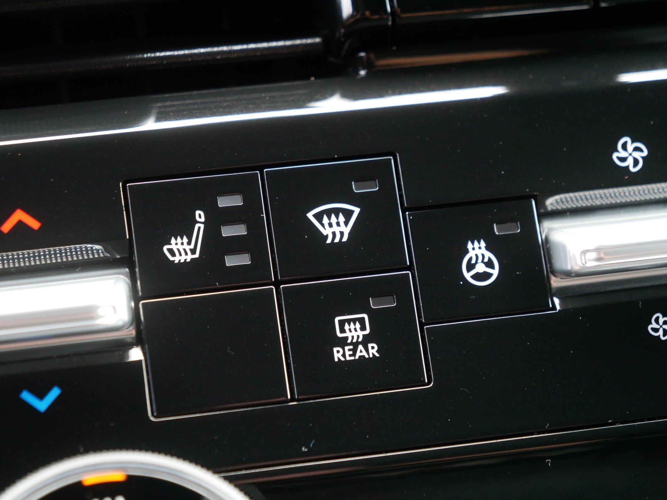 Used 2025 Gun Metallic/Super Black Nissan PRO-4X image 32
