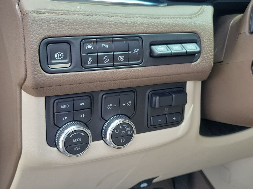 Used 2022 White GMC Denali image 21