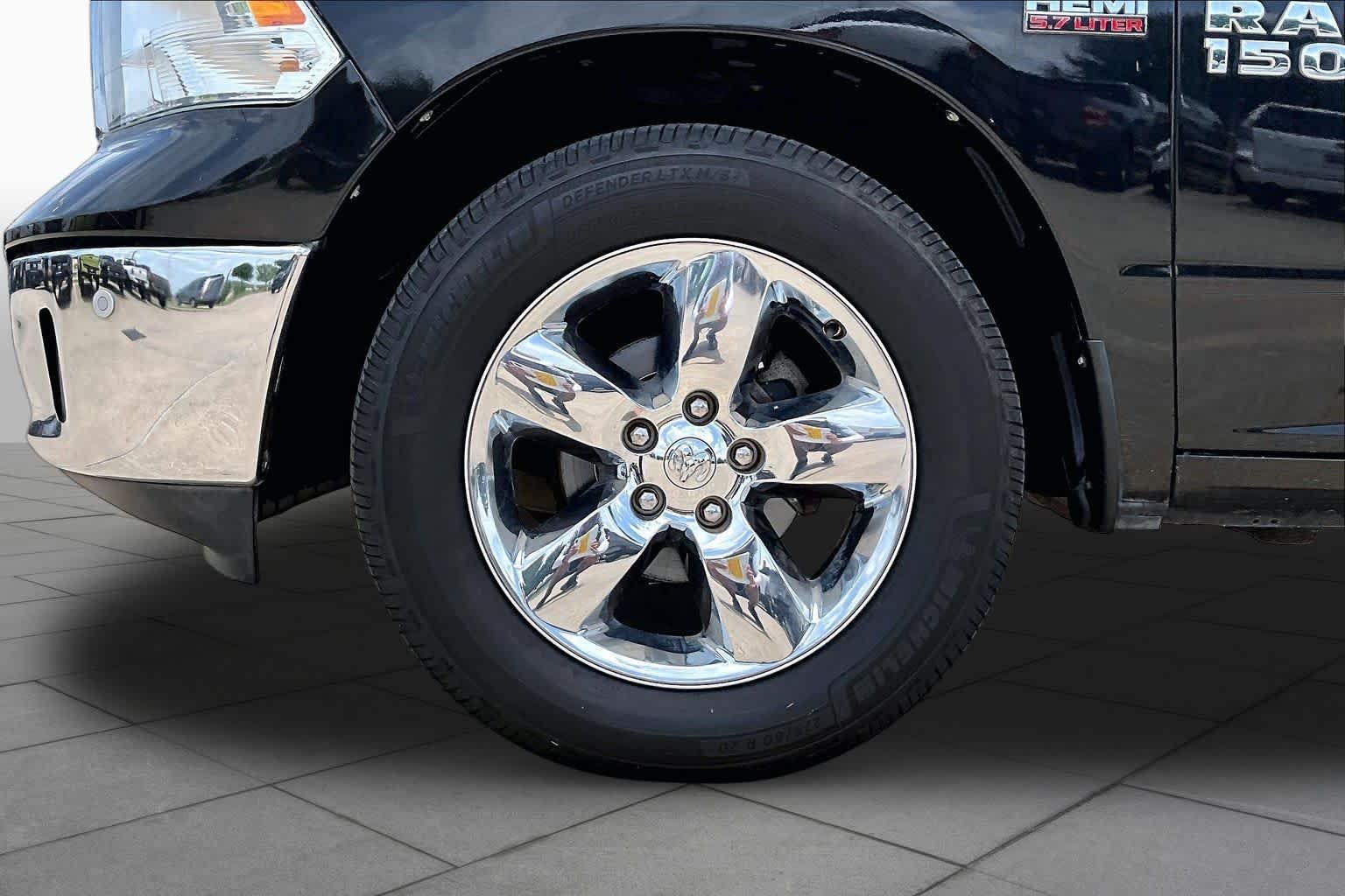 Used 2016 Brilliant Black Crystal Pearlcoat Ram Lone Star image 11