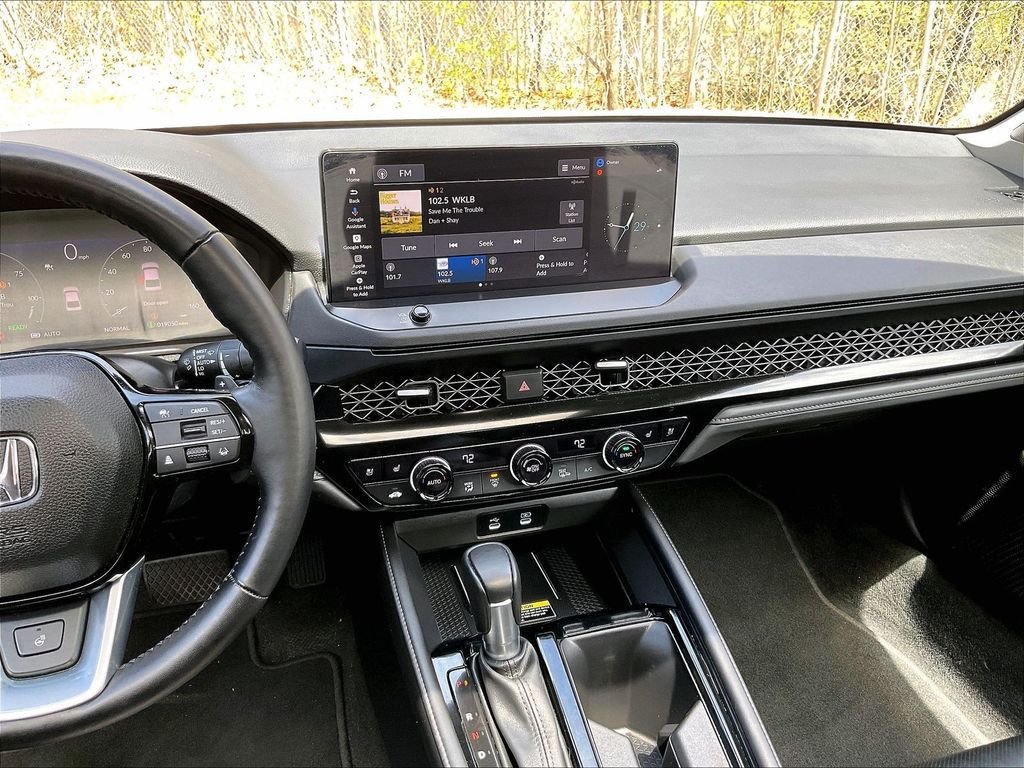 Used 2025 White Honda Touring image 18