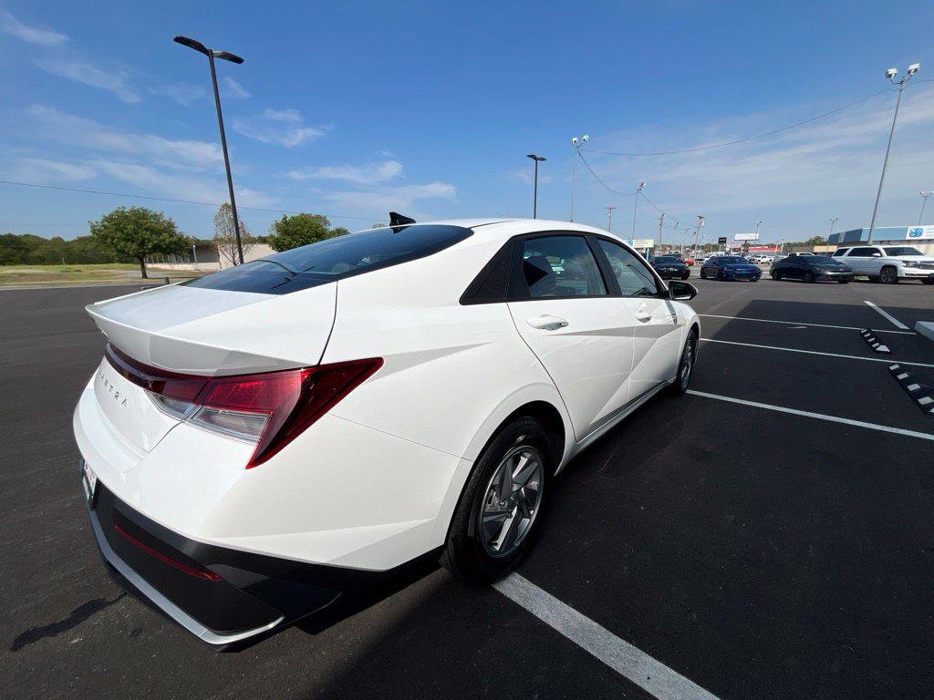 New 2026 White Hyundai SE image 6