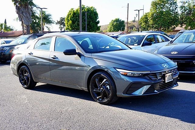 Used 2026 Gray Hyundai SEL Sport image 5