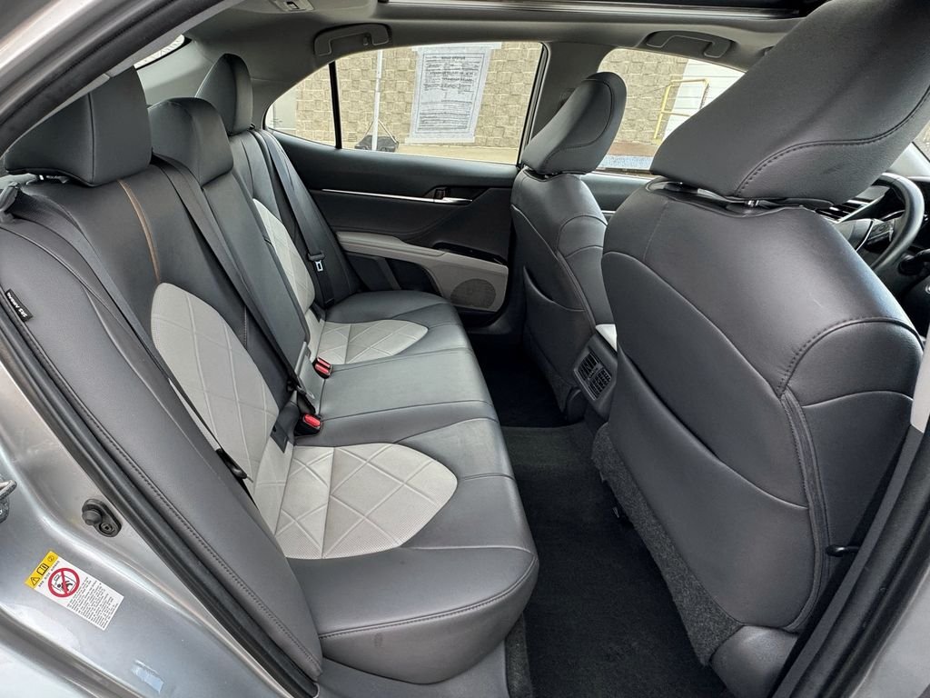 Used 2018 Silver Toyota XLE image 37