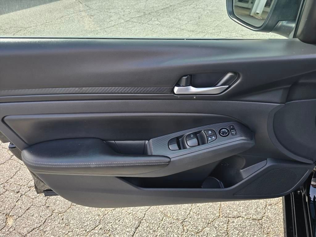 Used 2025 Black Nissan 2.5 SV image 9