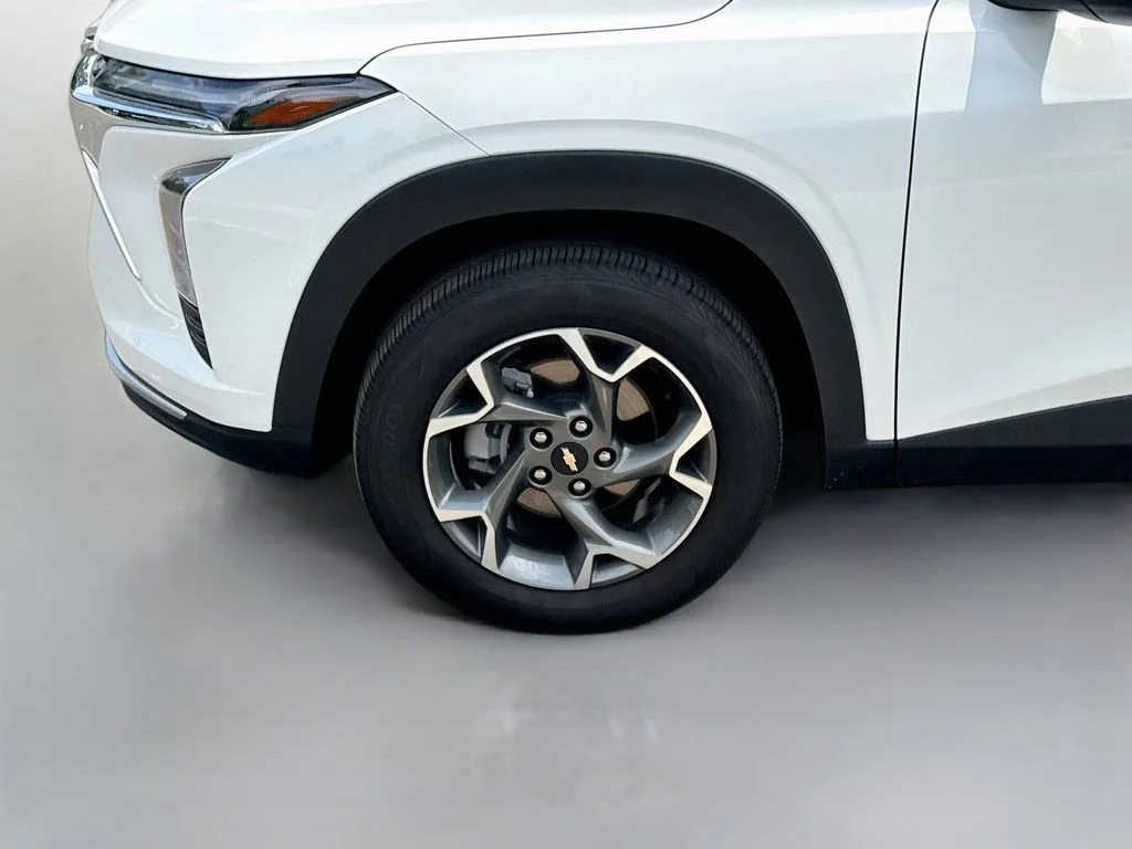 2025 Chevrolet Trax LT - Photo 32
