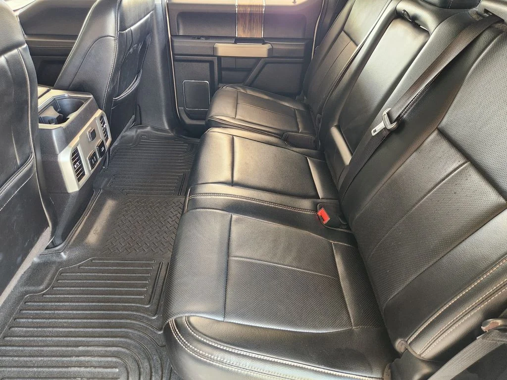 Used 2018 White Platinum Metallic Tri-Coat Ford LARIAT image 32