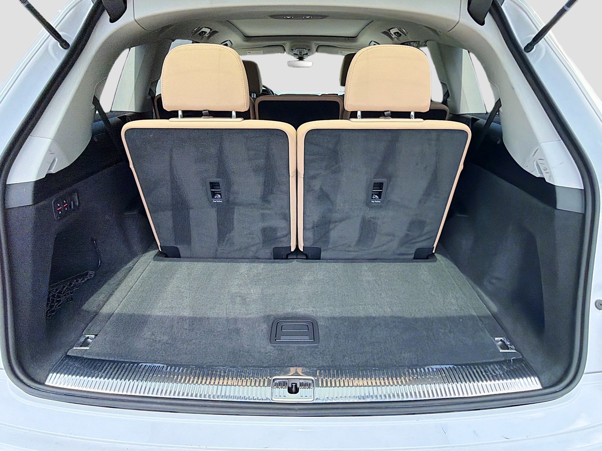 Used 2025 Glacier White Audi Premium image 11