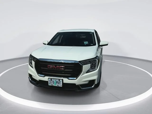 Used 2024 White GMC SLE image 4