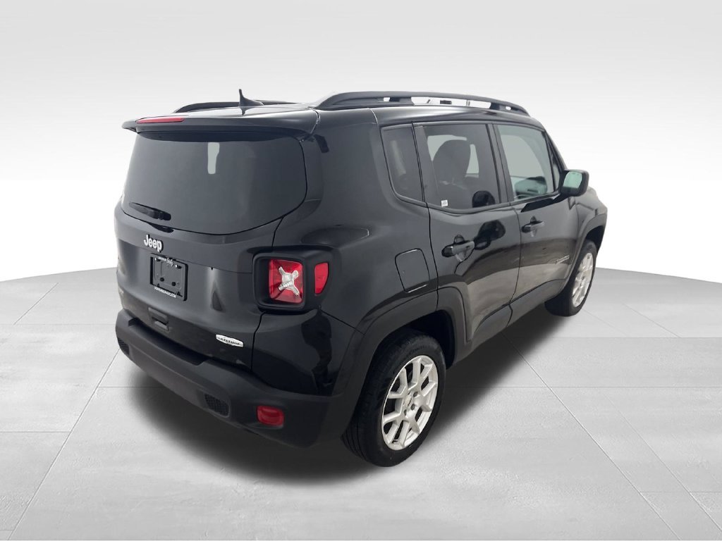 Used 2022 Black Jeep Latitude image 5