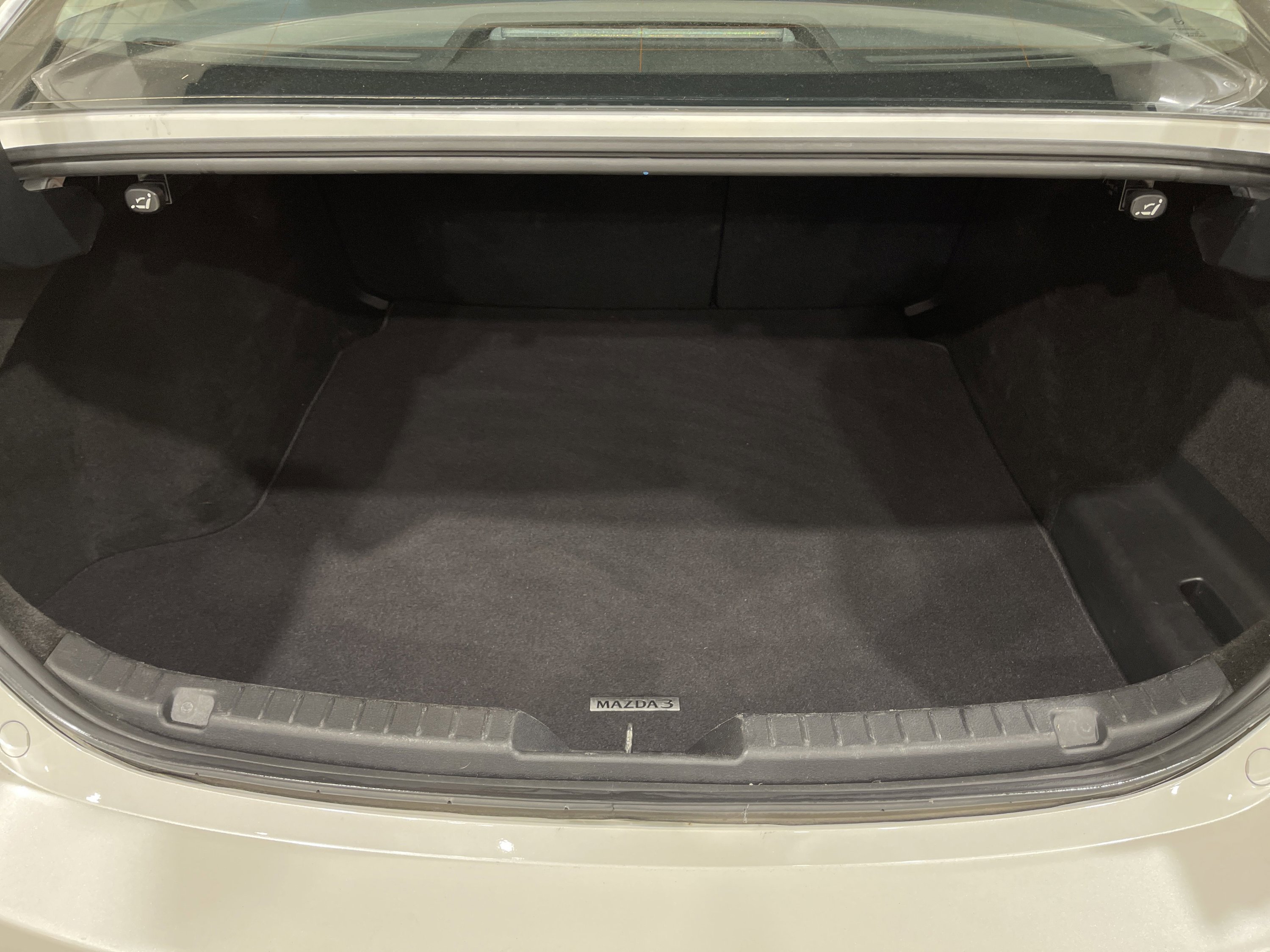 Used 2023 Snowflake White Pearl Mica Mazda 2.5 S Preferred image 10