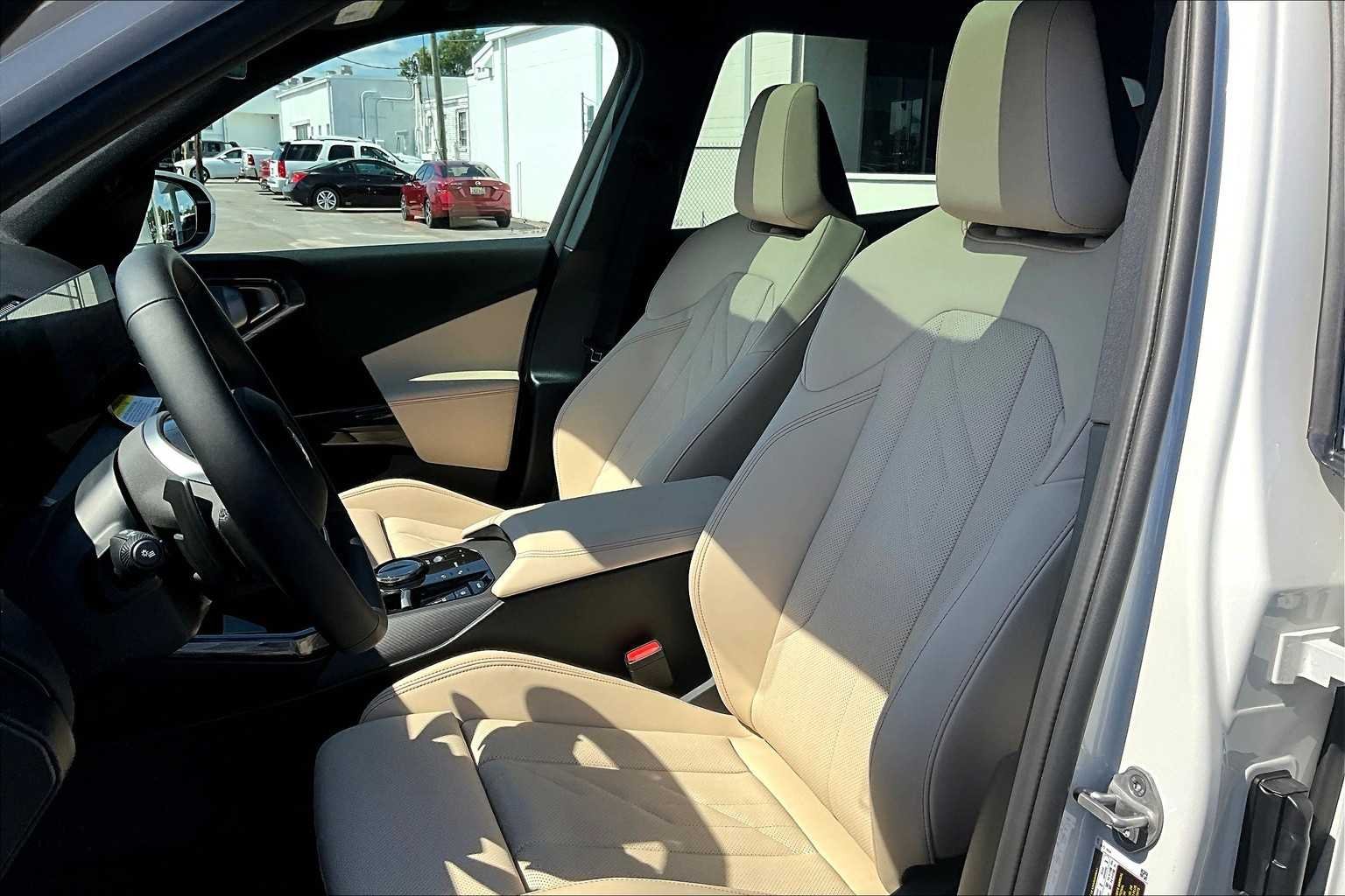New 2026 Mineral White Metallic BMW 30 xDrive image 9